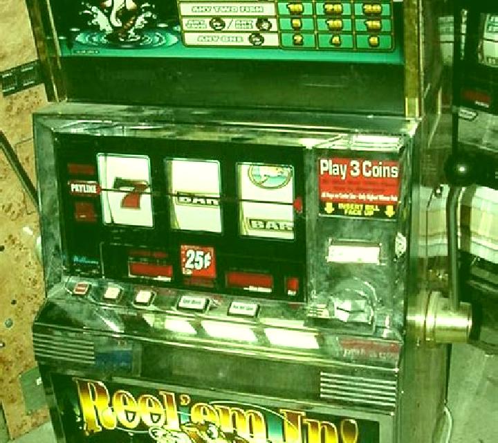 Scratch Em slot machine