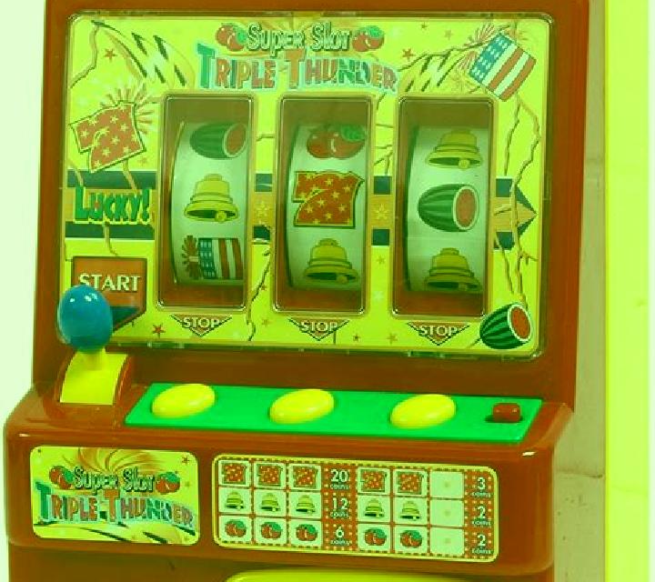 See Cards Three Toy slot