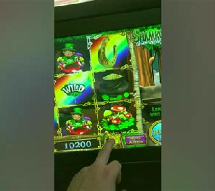 Shamrock Shenanigans slot machine