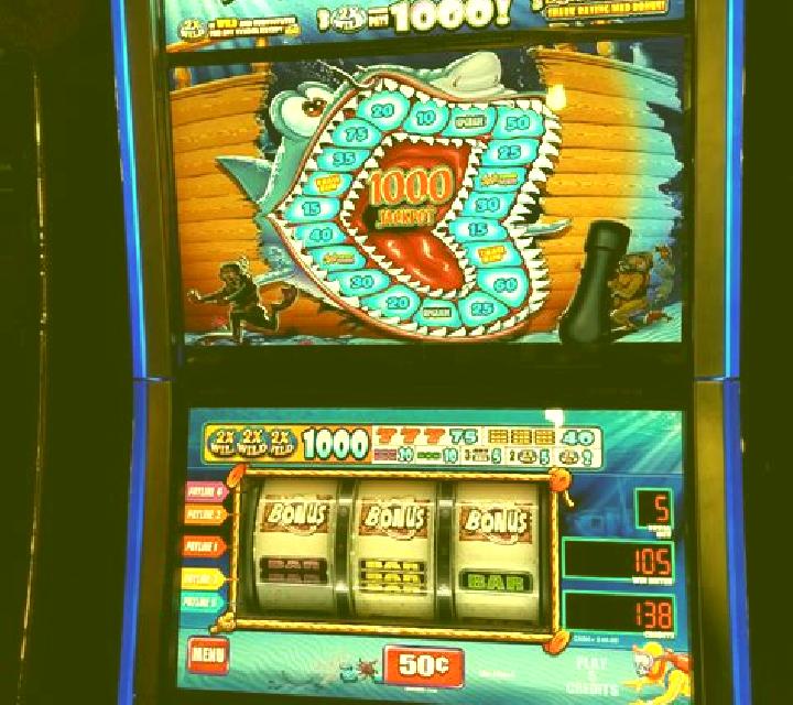 Shark Treasure slot machine