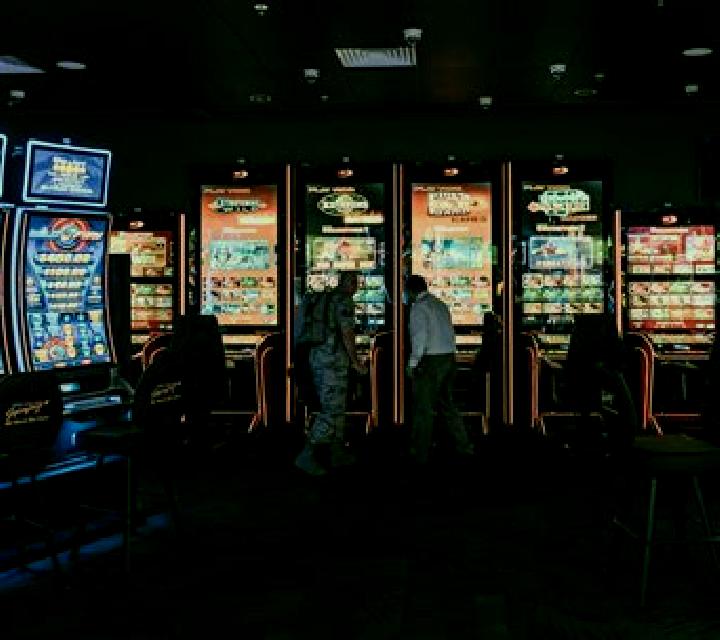 She/He Club slot