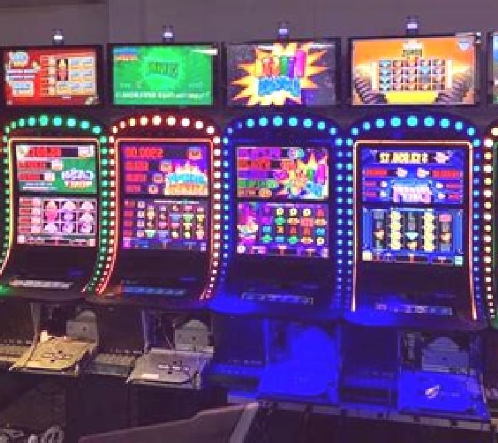 Spin and Win Deluxe (Games Inc) slot machine