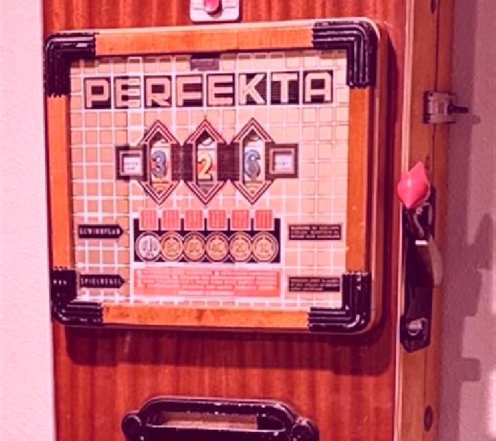 Spinning 60s slot