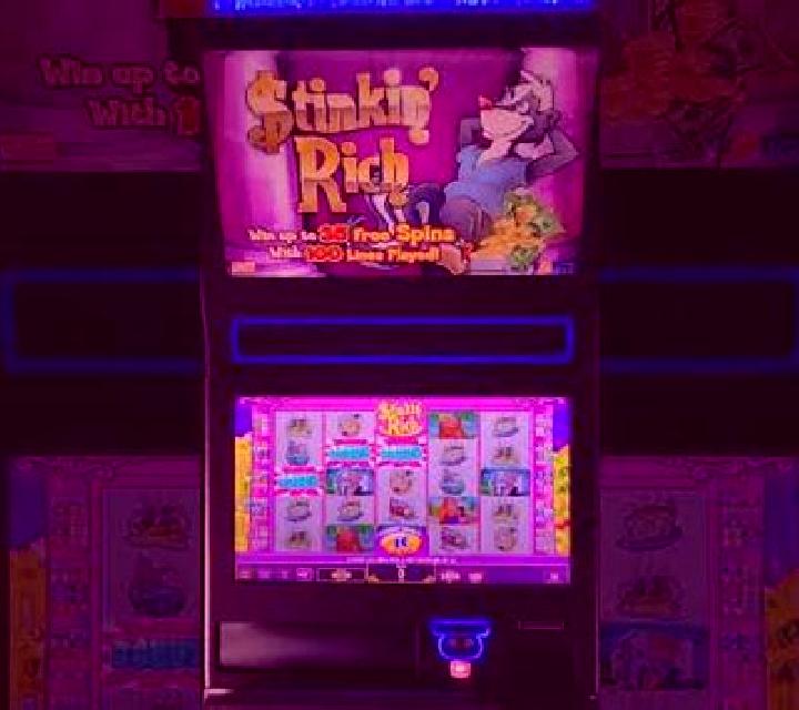 Stinkin Rich Slingo slot machine