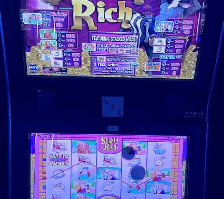 Stinkin Rich Super Rich Re-Spins slot game