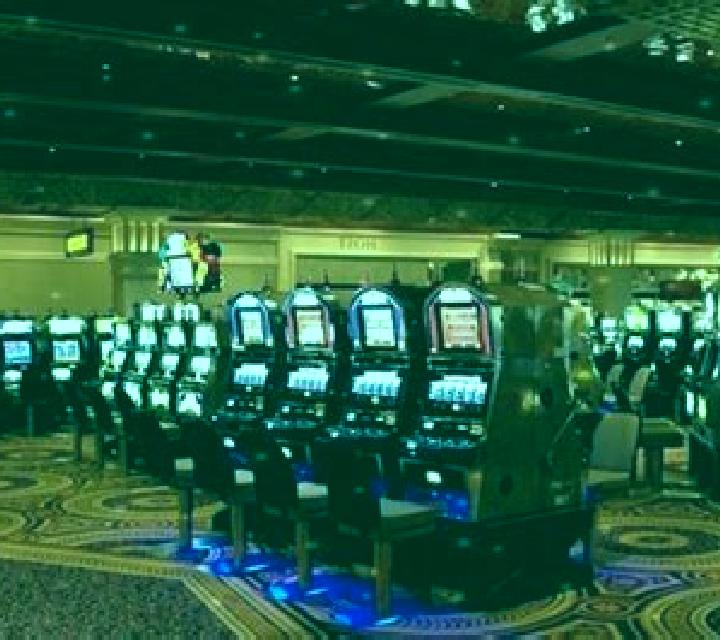 Strike Gold slot machine