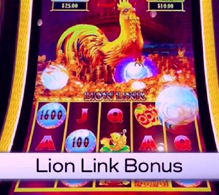 Striking Diamond Link slot game