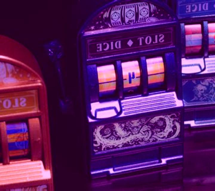 Stunning Crown Dice slot machine
