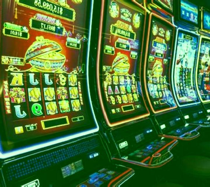Suit Em Up Blackjack slot machine