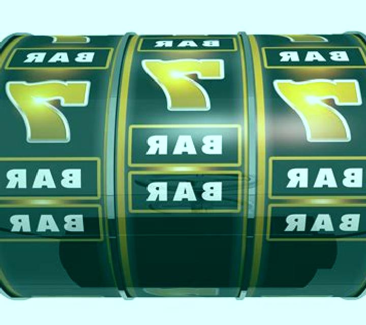 Symmetry slot machine
