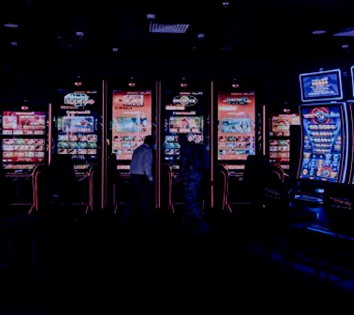Teekai 2 Cards Night Club slot machine