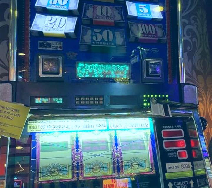The Dollar Case online slot