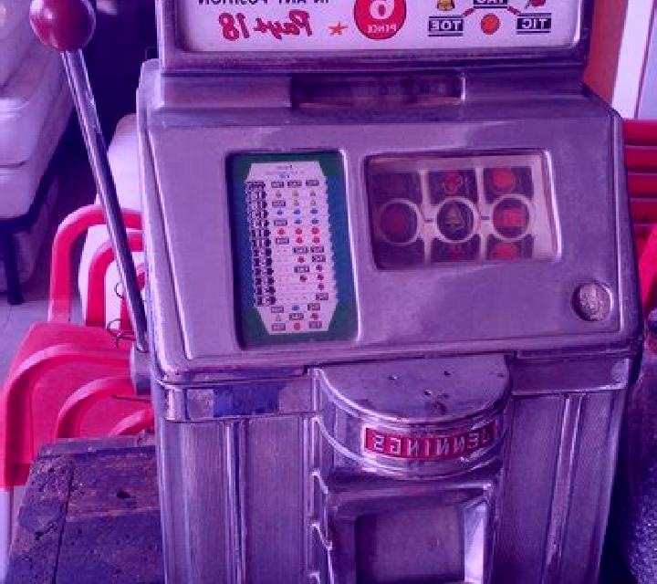 The Governor slot machine