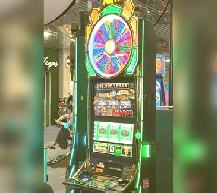 The Green Machine Deluxe Vegas slot machine