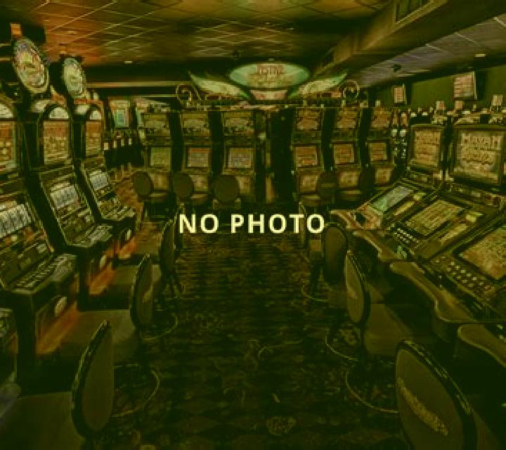The King (iSoftBet) slot game