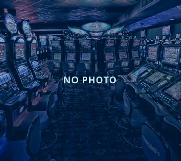 The King (iSoftBet) slot machine