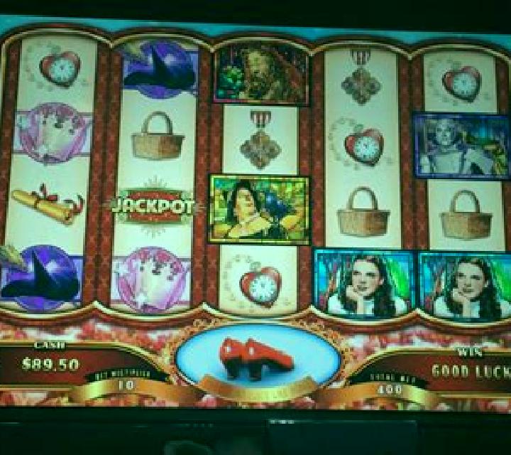 THE WIZARD OF OZ Ruby Slippers slot machine