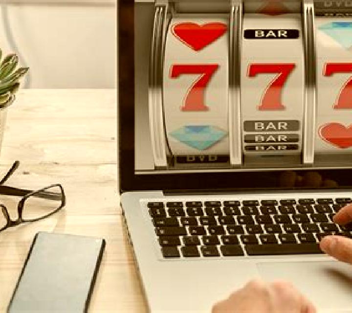 Three Face Cards online slot