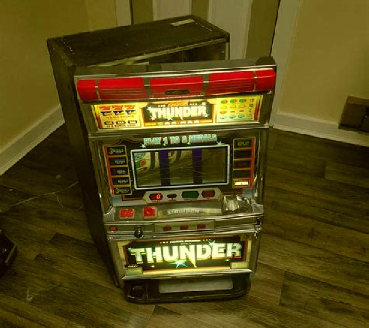 Thunder and Love slot machine