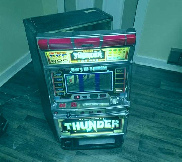 Thunder Hot slot machine
