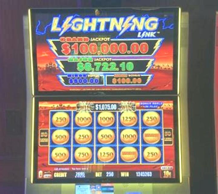 Thunder - Realm of Lightning slot machine