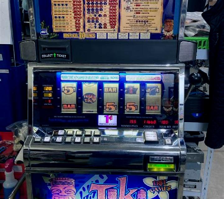 Tiki Island Fishmas slot machine