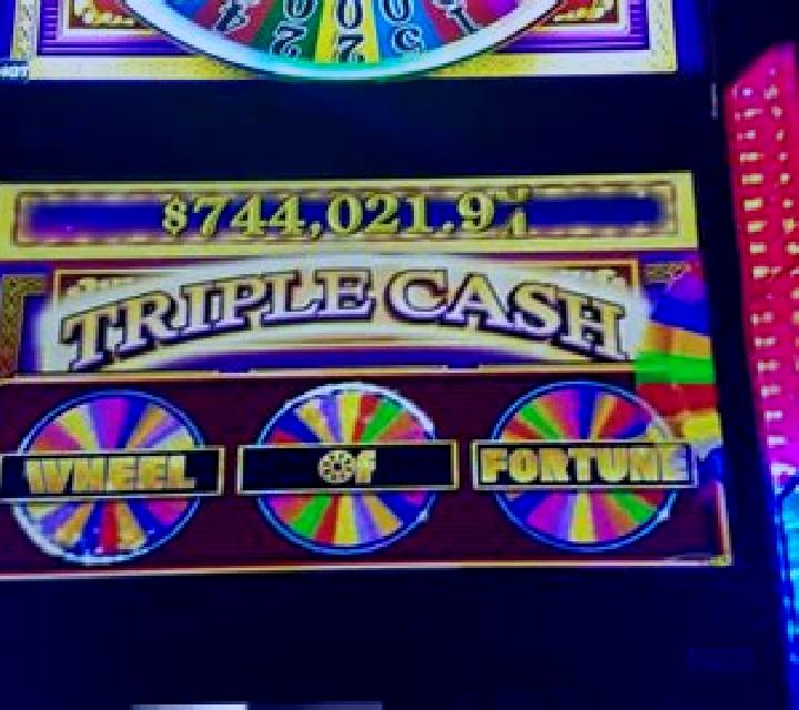 Triple Cash Wheel online slot