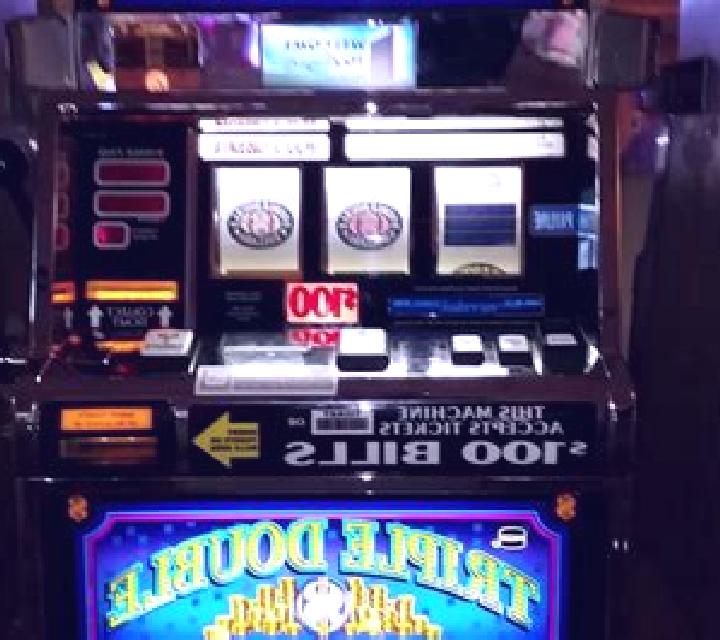 Triple Eggs 100 slot machine