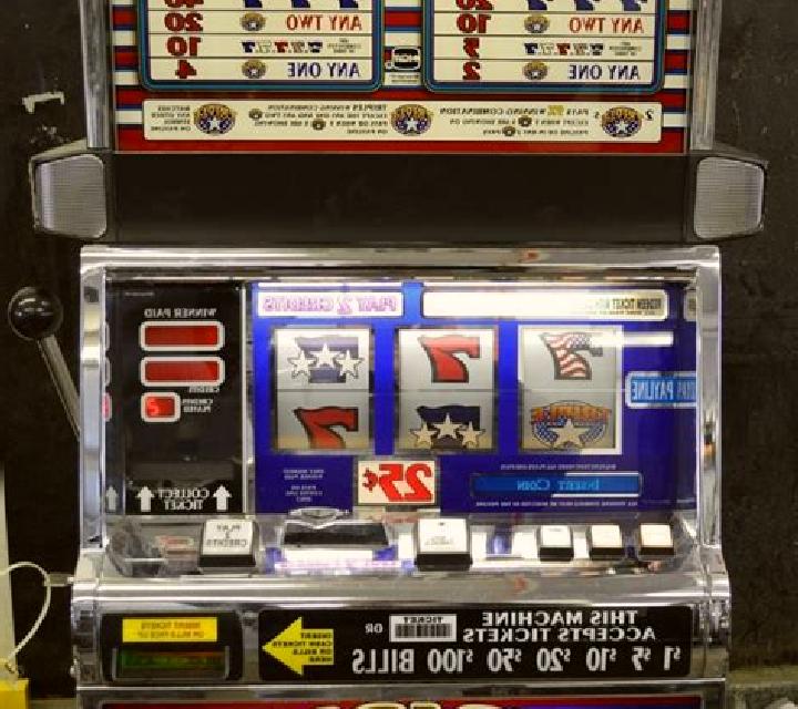 Triple Stars Dice slot machine