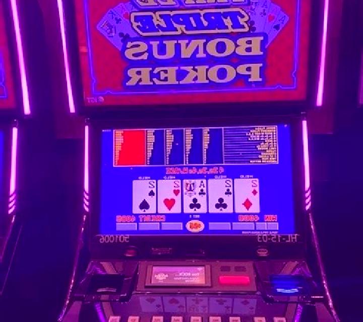 Triple Triple Bonus Poker slot game