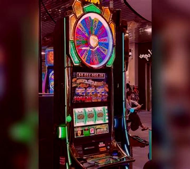 Trivia Show Live slot machine