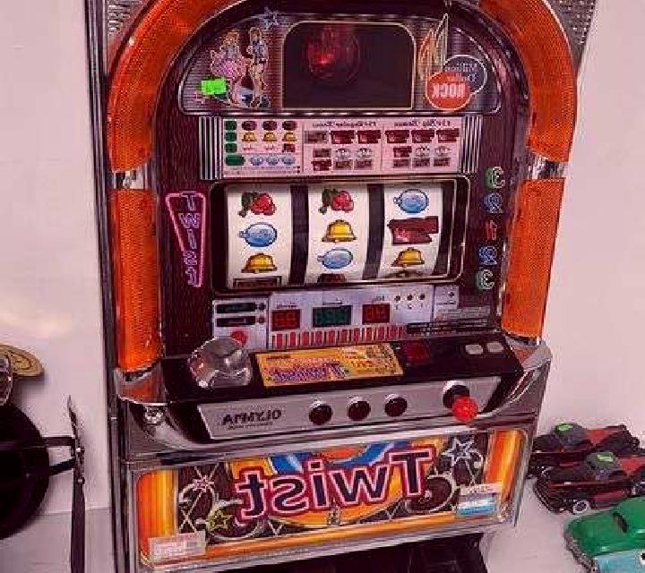 Tropic Twist slot machine