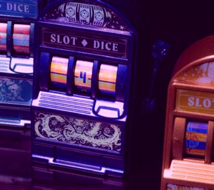 Ultimate Dice slot machine