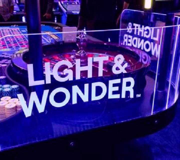Ultimate Texas Hold em (Light and Wonder) slot machine