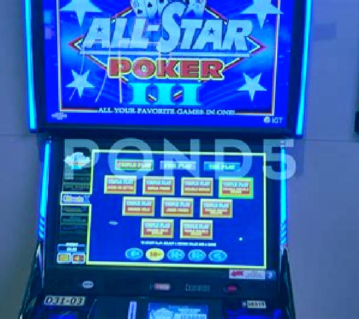 Ultra Star Deluxe slot machine