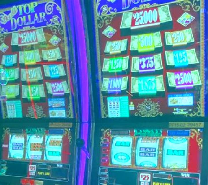 Uncles Dollar slot game