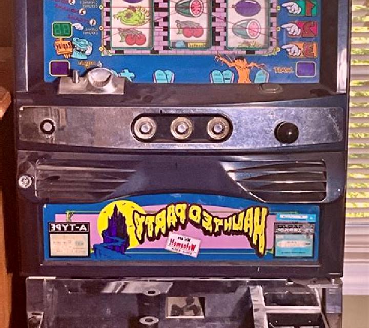Val s Haunted Party slot machine