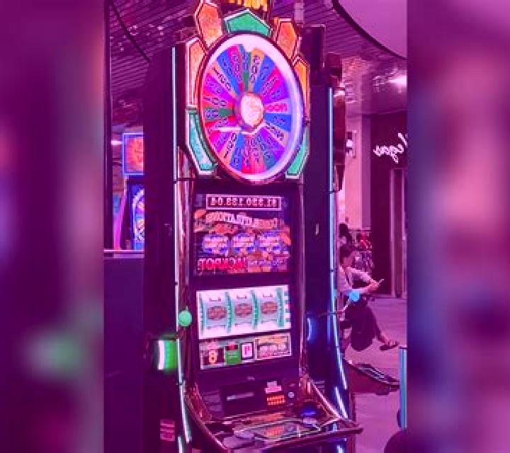 Vegas Royale Super Wheel slot machine