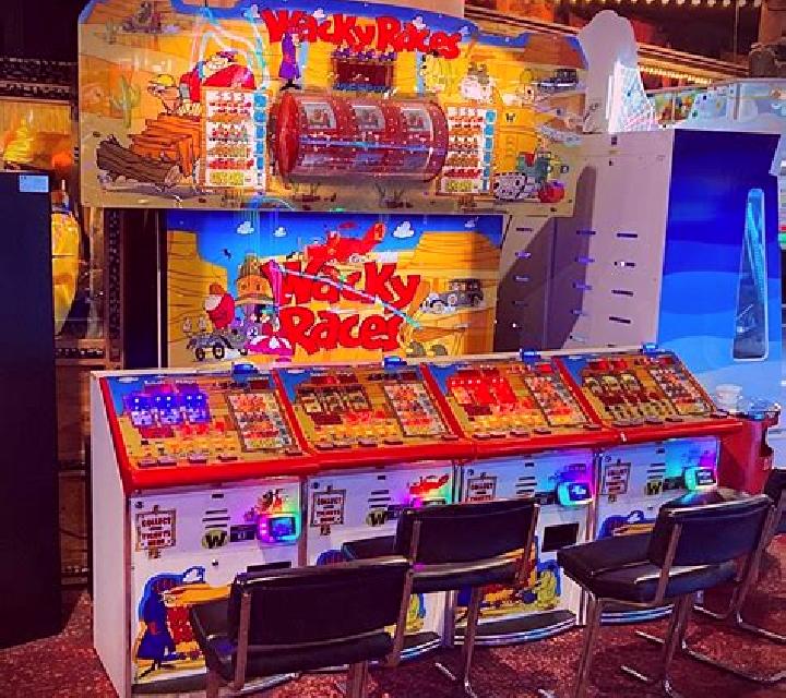 Wacky Waves slot machine