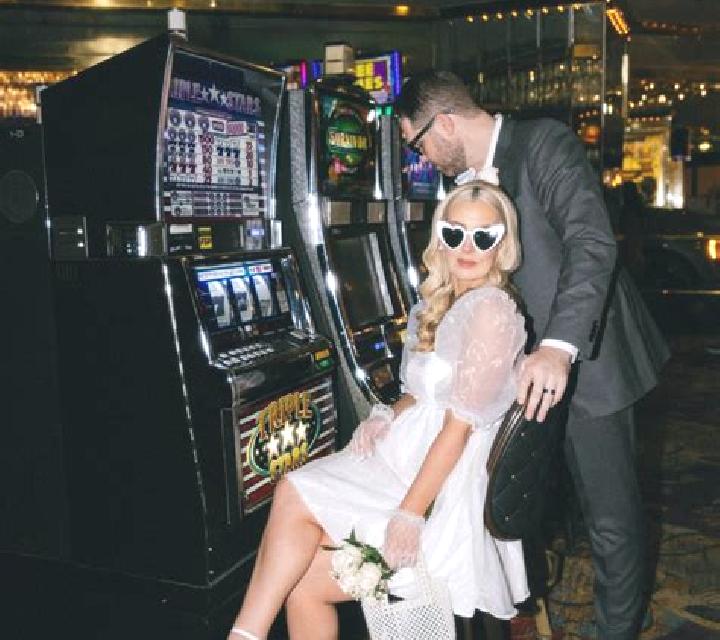 Wacky Wedding slot machine