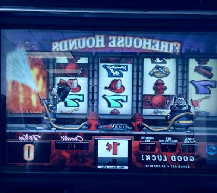 Wheel of Hounds slot machine