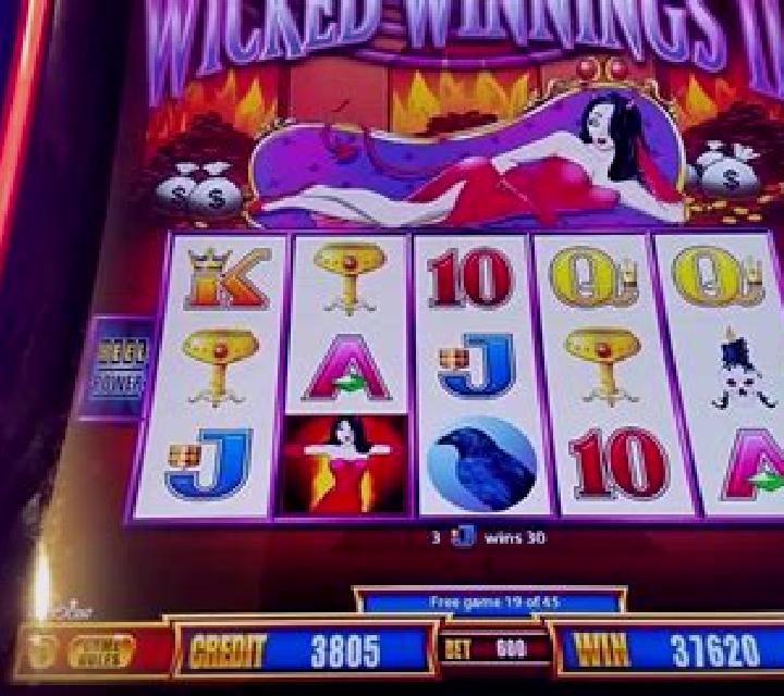 Wicked Winnings II slot