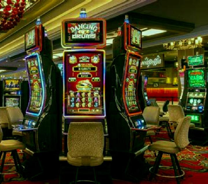 Winstones Resort & Casino slot machine