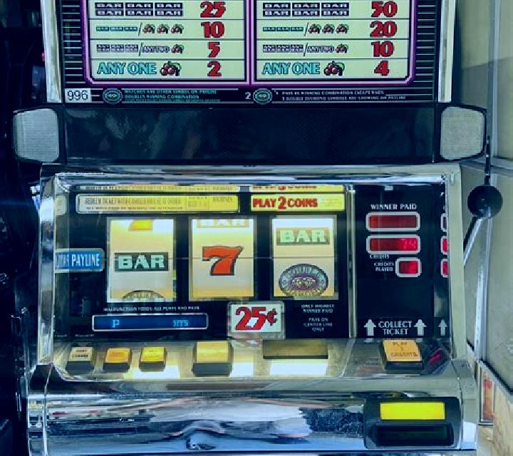 Wolf Diamond slot machine