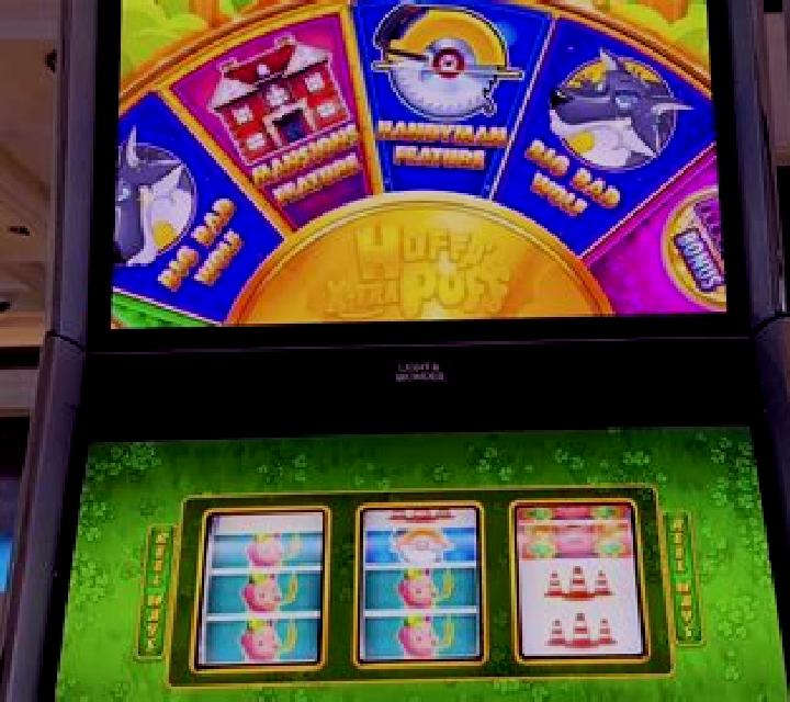 Wolf Money Xtra Choice slot machine