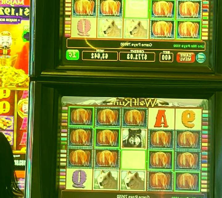 Wolf on Win Street slot machine