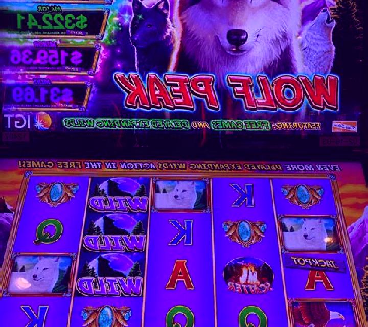 Wolf Peak slot machine