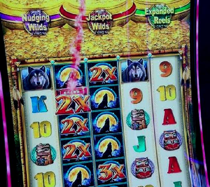 Wolf Run Wild Moon slot