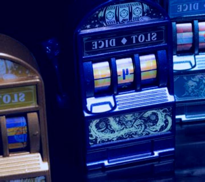 Wolfpack Pays Dice slot machine