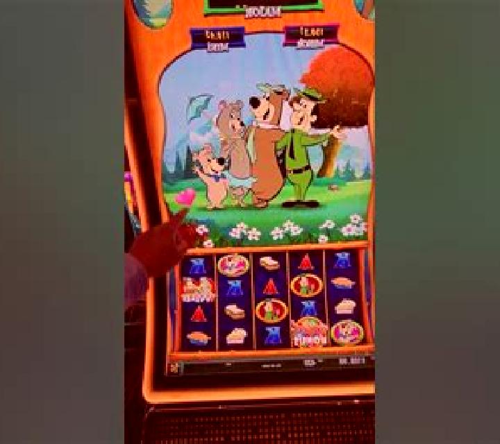 Yogi Bear slot machine